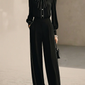 Blusa con Papillon Nero e Bianco e Pantaloni a Gamba Larga - Set di Due Pezzi